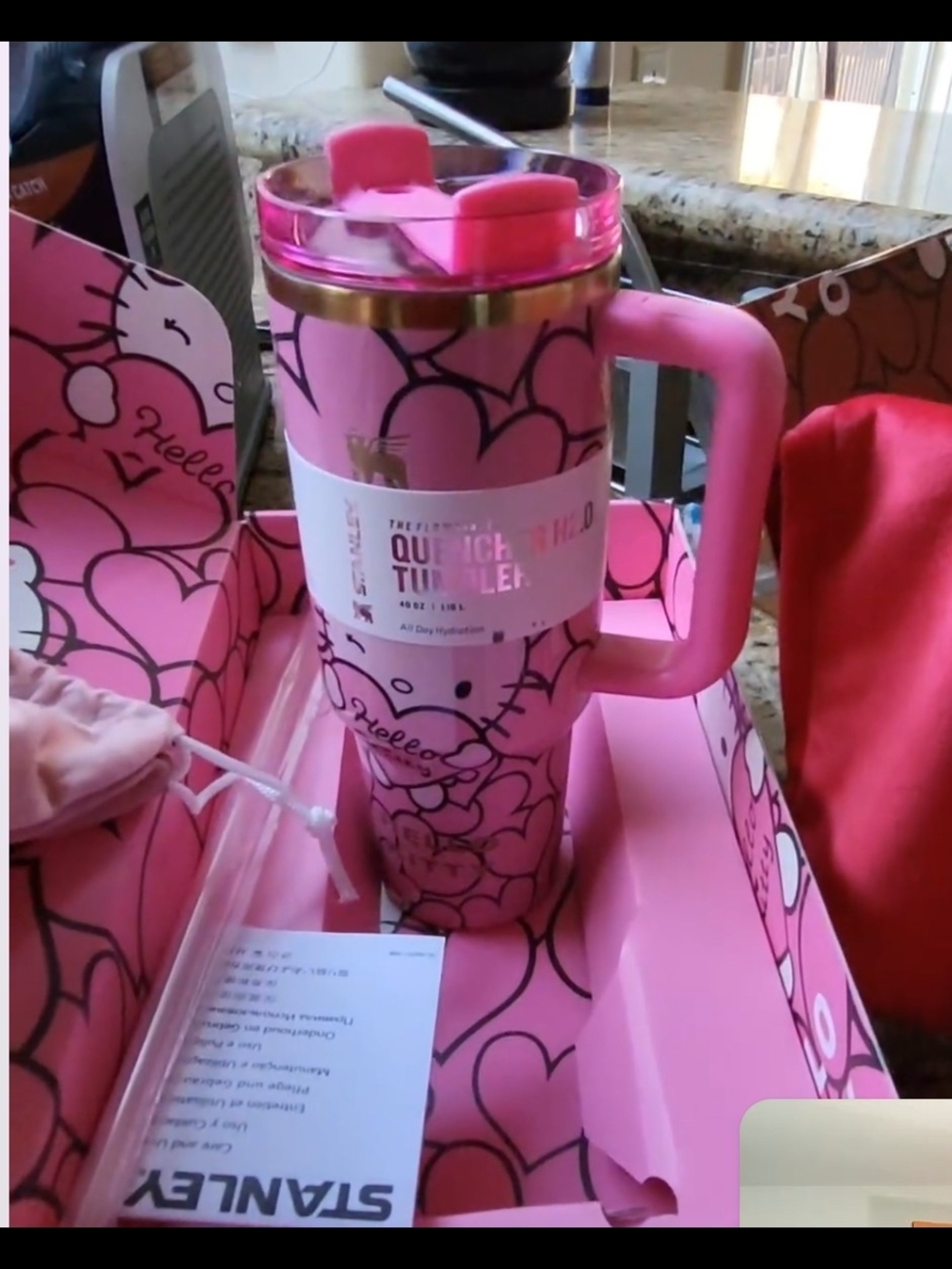 Stanley x Hello Kitty Pink Heart Traveler Tumbler In Box, NWT - Picture 2 of 4